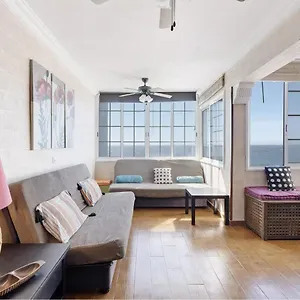 https://frente-al-mar-en-bajamar.adeje-hotels.com